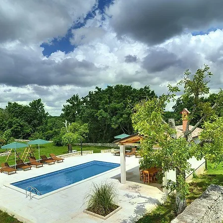 Holiday home Lucy Barban