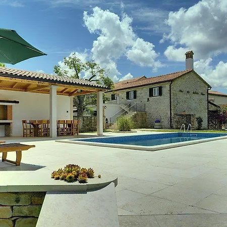 Lucy Holiday home