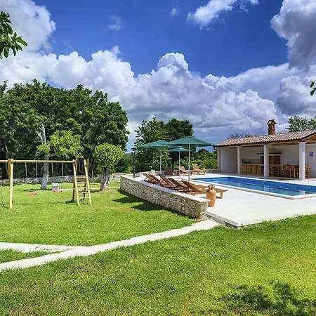 Holiday home Lucy