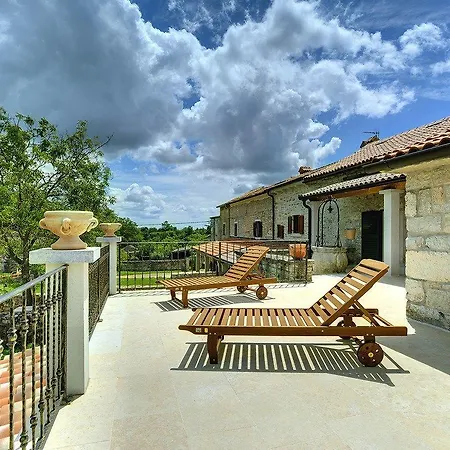 Holiday home Lucy Barban