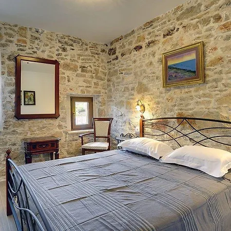 Holiday home Lucy *