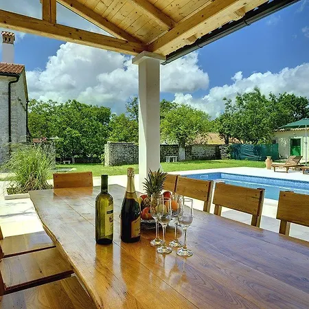 Lucy Villa Barban